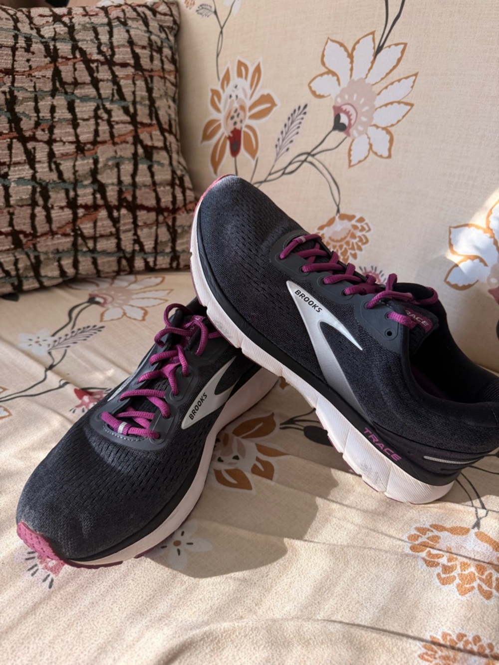 Brooks Women's Black and Pink/ Magenta Running Shoes - Picture 16 of 16